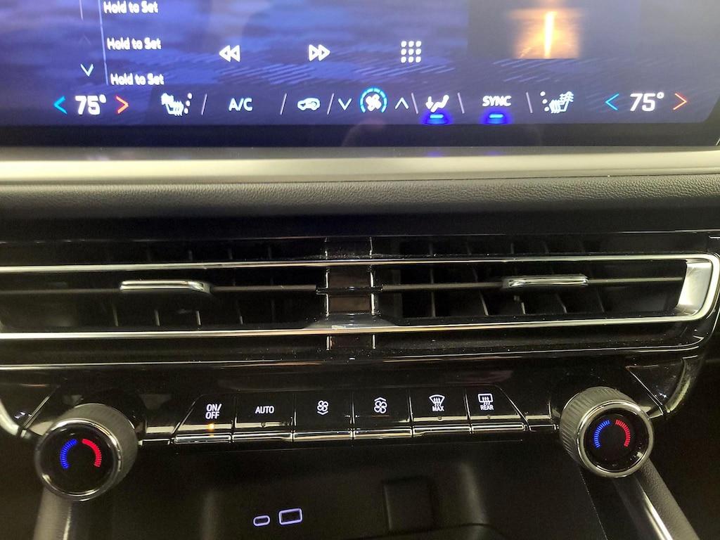 used 2025 Chevrolet Traverse car, priced at $38,998