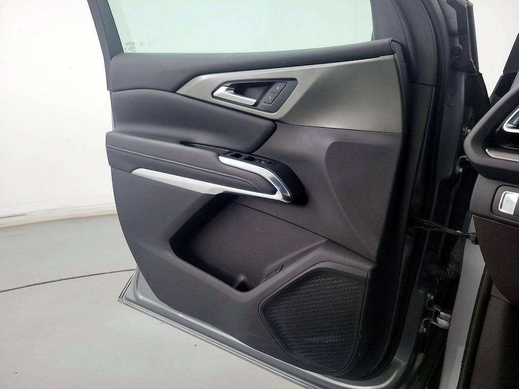 used 2025 Chevrolet Traverse car, priced at $38,998