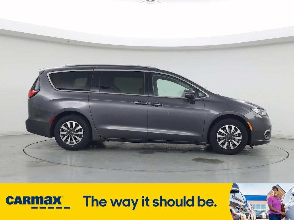 used 2021 Chrysler Pacifica Hybrid car, priced at $26,998