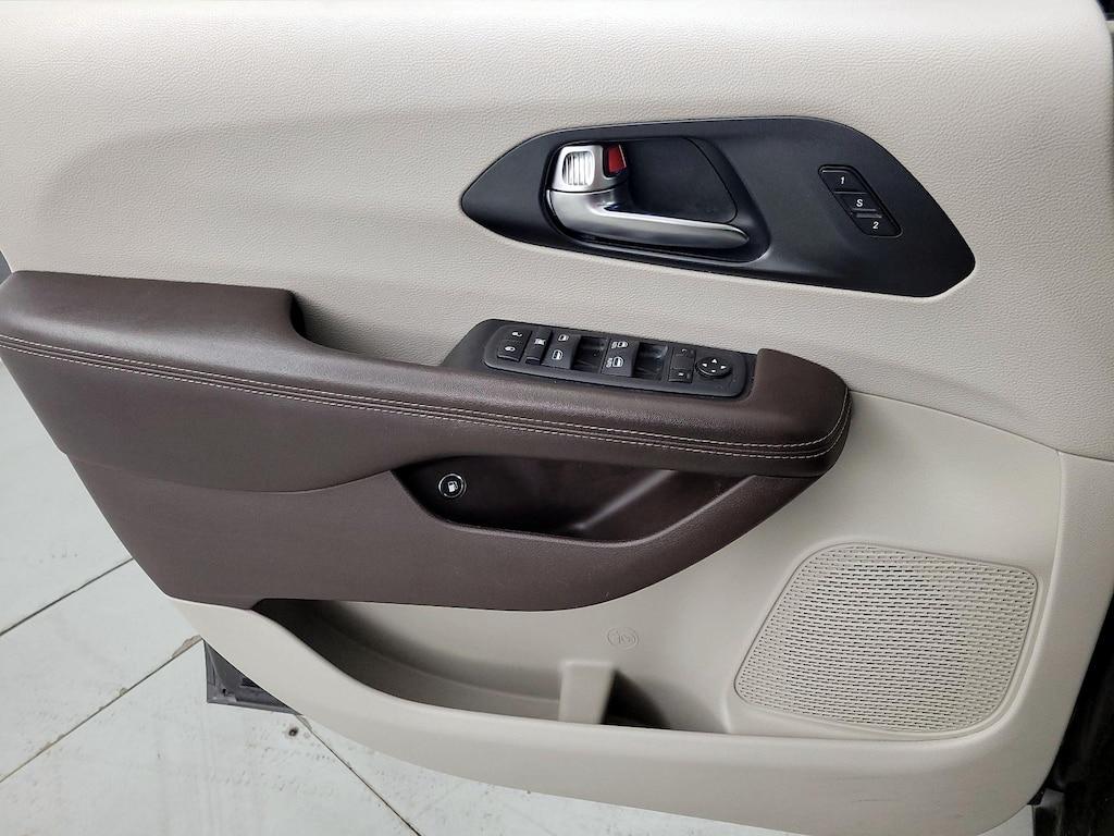 used 2021 Chrysler Pacifica Hybrid car, priced at $26,998