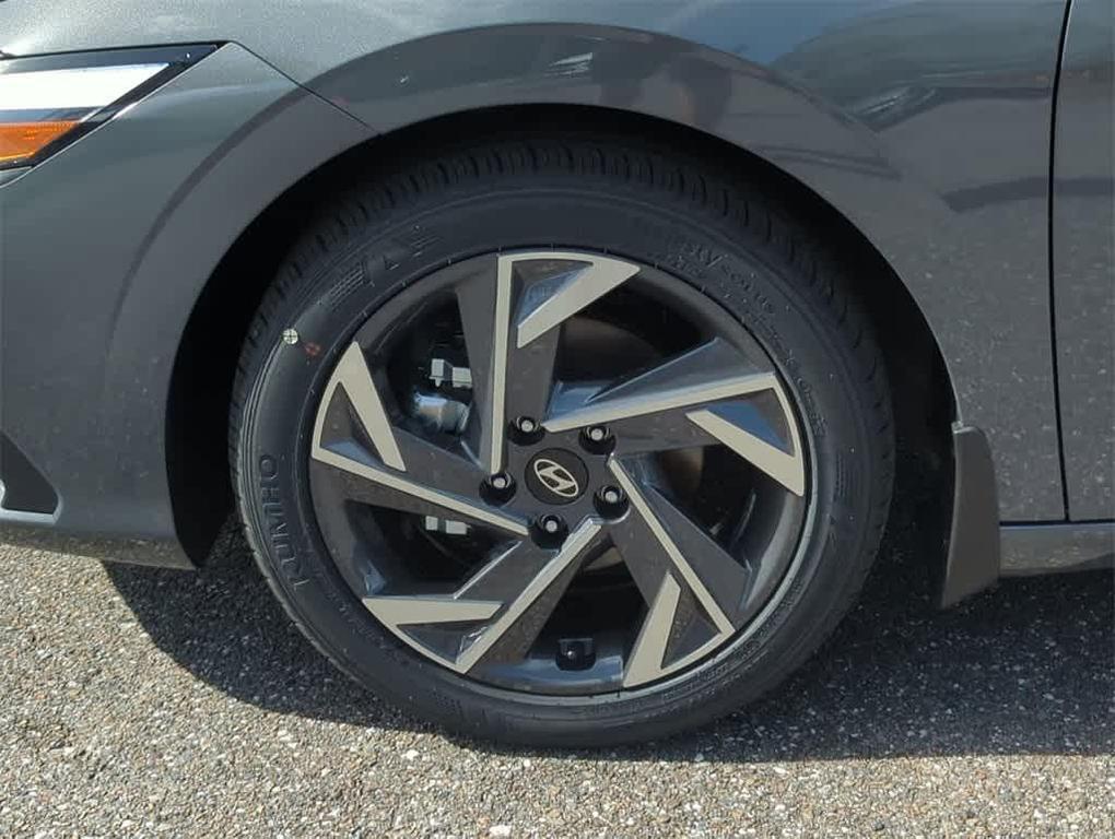 new 2025 Hyundai Elantra car, priced at $22,424