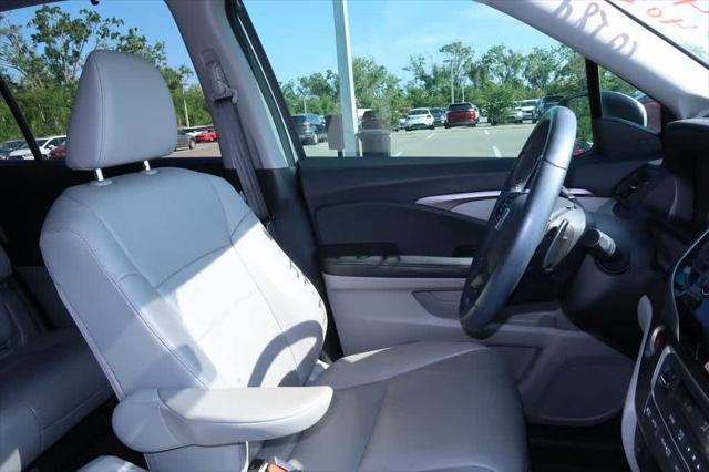 used 2022 Honda Pilot car, priced at $28,998