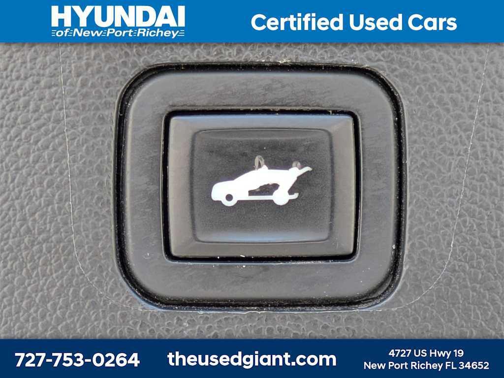 used 2019 Chevrolet Traverse car, priced at $17,833