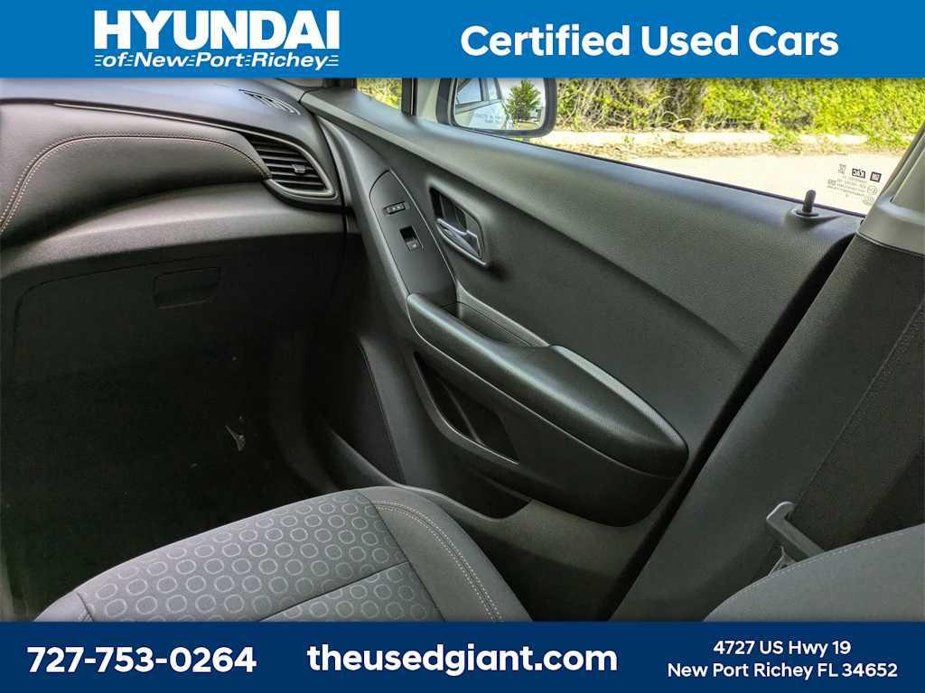 used 2022 Chevrolet Trax car, priced at $12,880