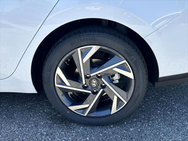 new 2025 Hyundai Elantra car, priced at $24,646