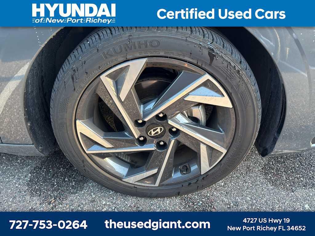 used 2025 Hyundai Elantra car