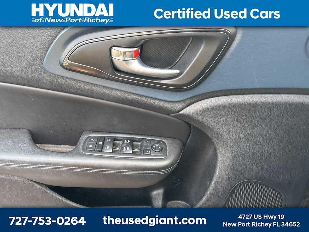 used 2015 Chrysler 200 car, priced at $999