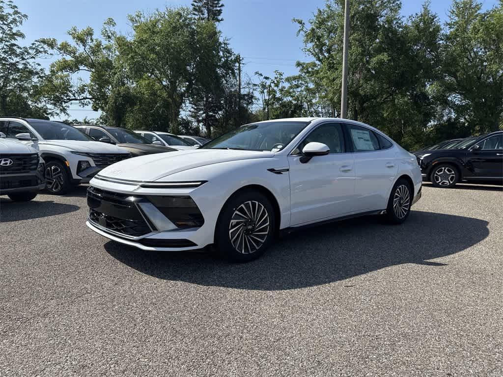 new 2025 Hyundai Sonata Hybrid car, priced at $29,718