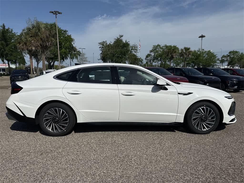 new 2025 Hyundai Sonata Hybrid car, priced at $29,718