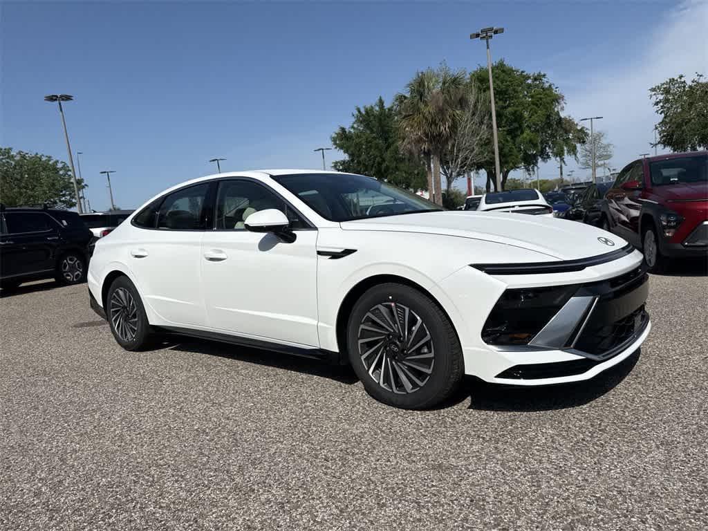 new 2025 Hyundai Sonata Hybrid car, priced at $29,718