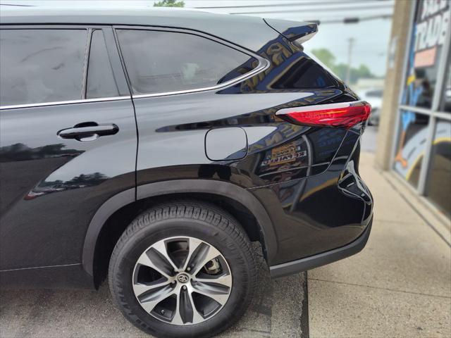 used 2021 Toyota Highlander car, priced at $29,995