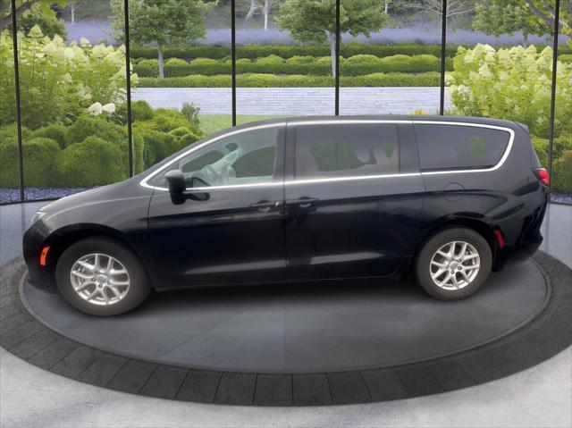 used 2017 Chrysler Pacifica car, priced at $15,995