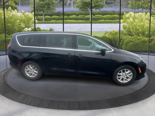 used 2017 Chrysler Pacifica car, priced at $15,995