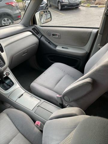 used 2004 Toyota Highlander car, priced at $5,995