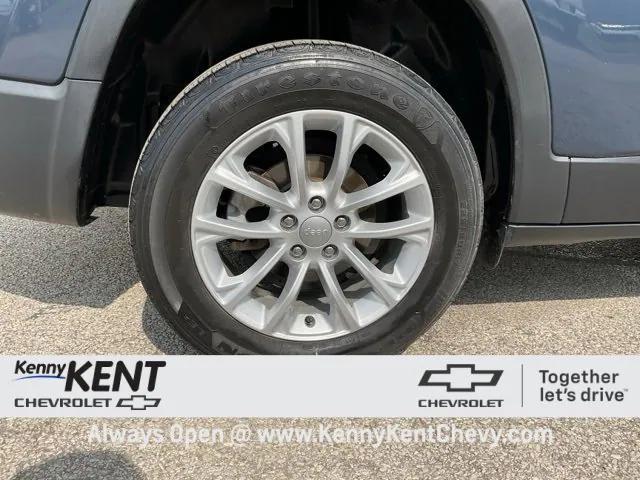 used 2020 Jeep Cherokee car, priced at $17,991