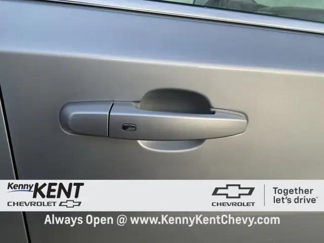 used 2021 Chevrolet Traverse car, priced at $20,936