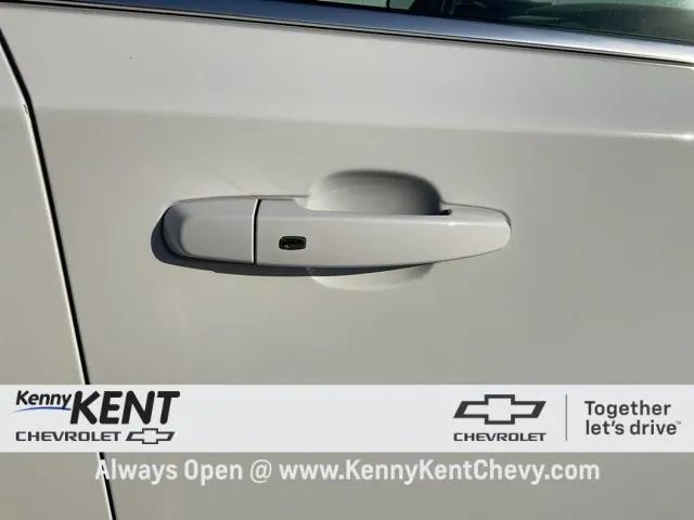 used 2023 Chevrolet Traverse car, priced at $28,795