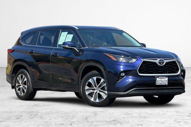 used 2022 Toyota Highlander car, priced at $33,990