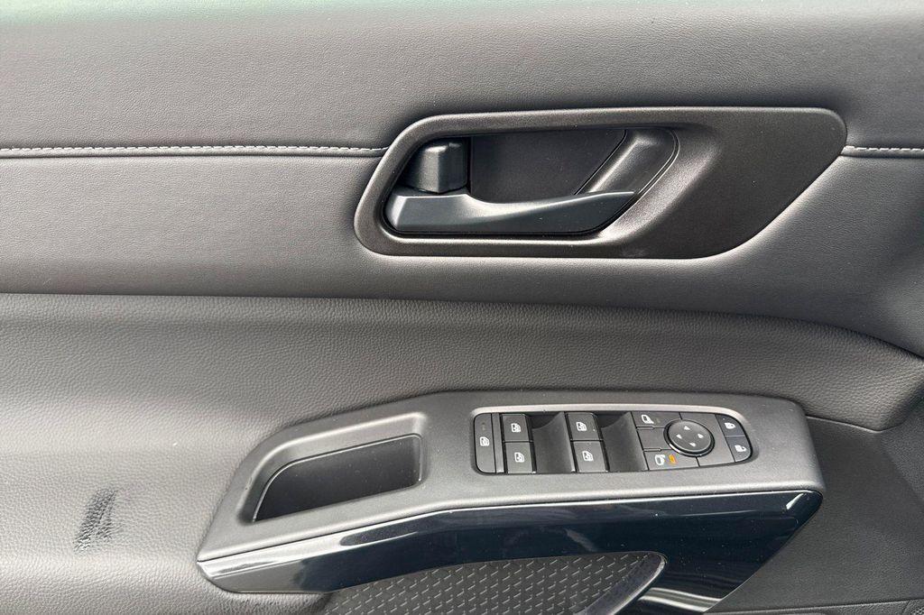 new 2025 Nissan Pathfinder car, priced at $31,305