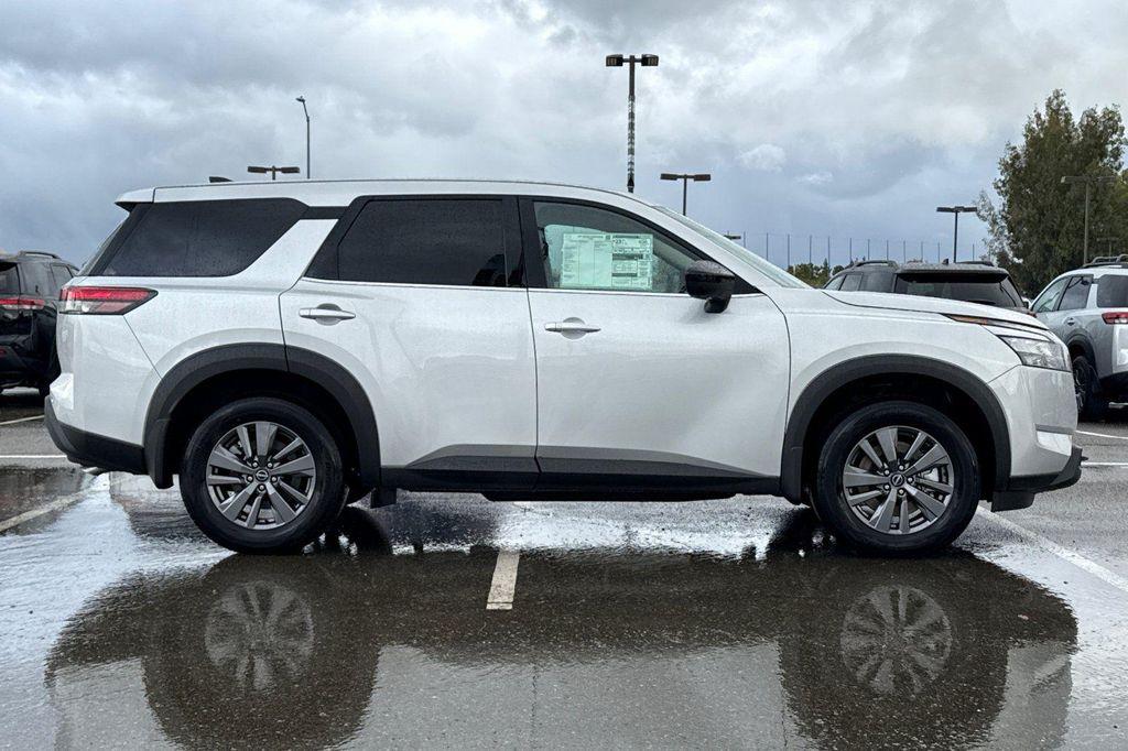 new 2025 Nissan Pathfinder car, priced at $31,305