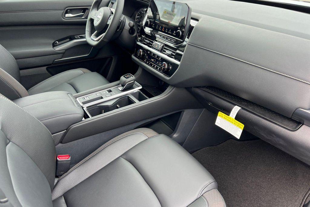 new 2025 Nissan Pathfinder car, priced at $37,035
