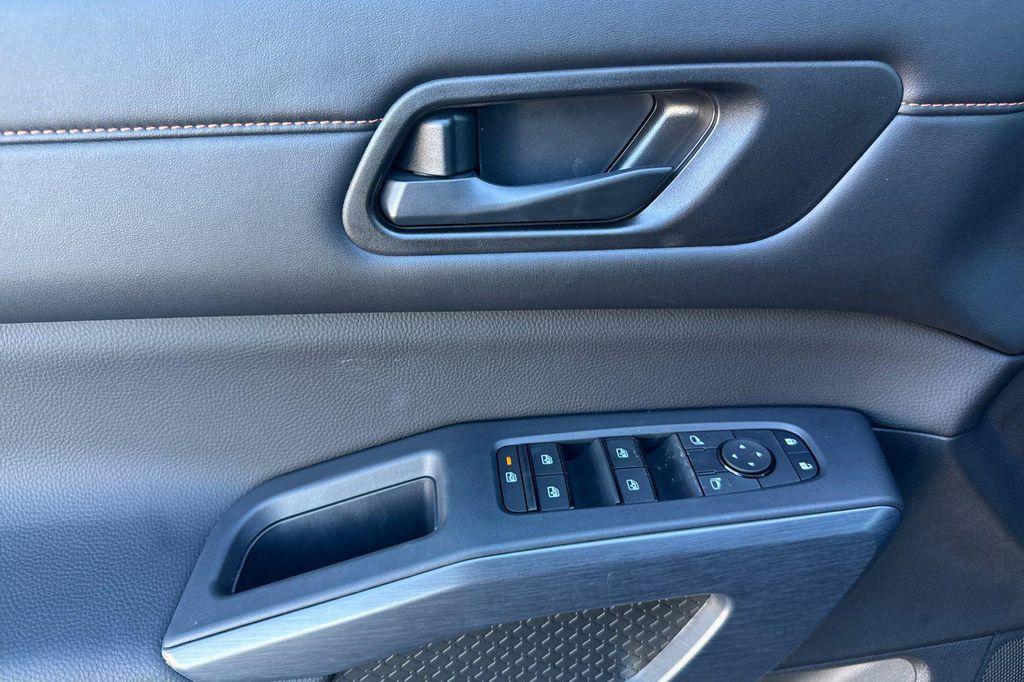 new 2025 Nissan Pathfinder car, priced at $39,056