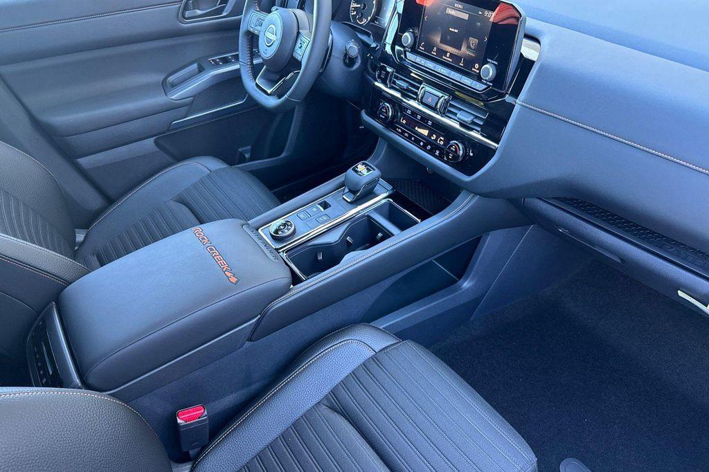 new 2025 Nissan Pathfinder car, priced at $39,056