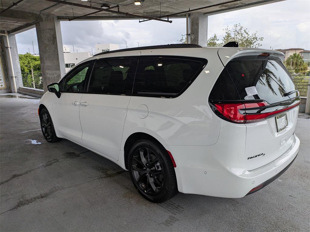 new 2025 Chrysler Pacifica car, priced at $37,418