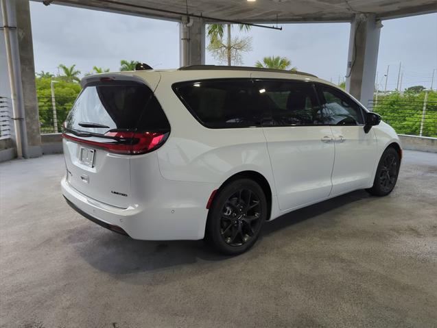 new 2024 Chrysler Pacifica car, priced at $52,265