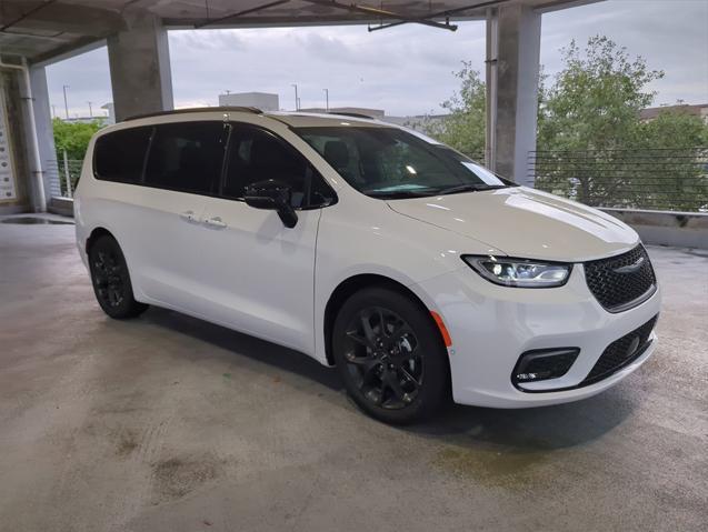 new 2024 Chrysler Pacifica car, priced at $52,265