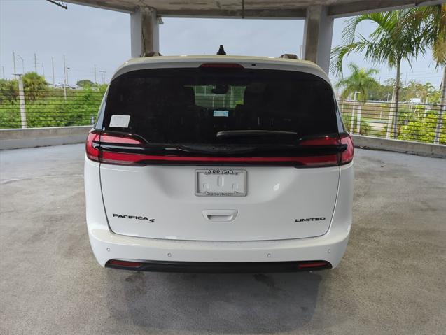 new 2024 Chrysler Pacifica car, priced at $52,265