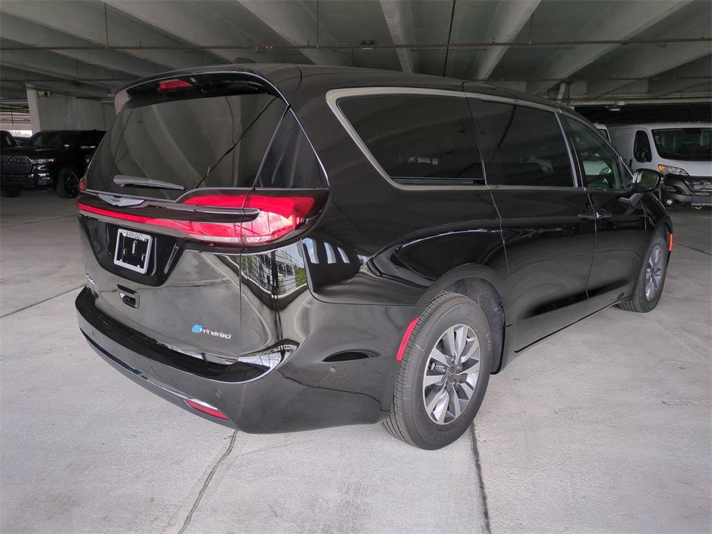 new 2025 Chrysler Pacifica Hybrid car, priced at $38,676