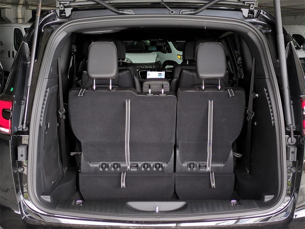 new 2025 Chrysler Pacifica Hybrid car, priced at $38,676