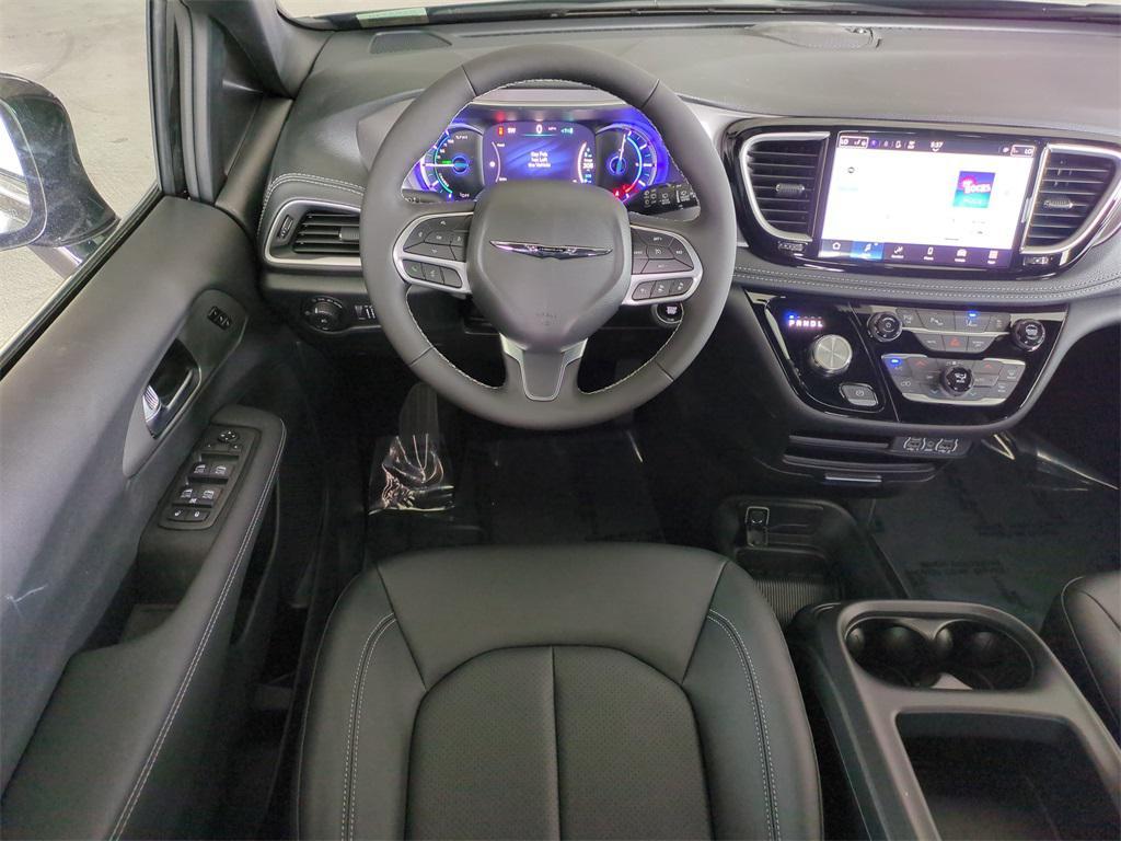 new 2025 Chrysler Pacifica Hybrid car, priced at $38,676