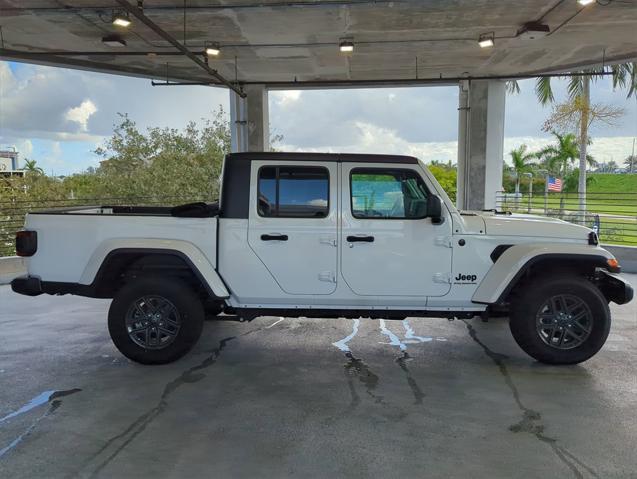 new 2024 Jeep Gladiator car, priced at $48,582