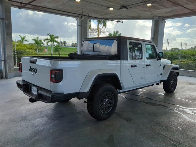 new 2024 Jeep Gladiator car, priced at $48,582