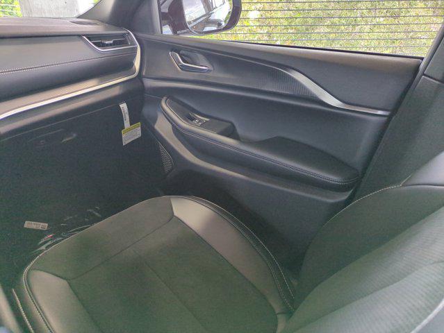 new 2025 Jeep Grand Cherokee L car