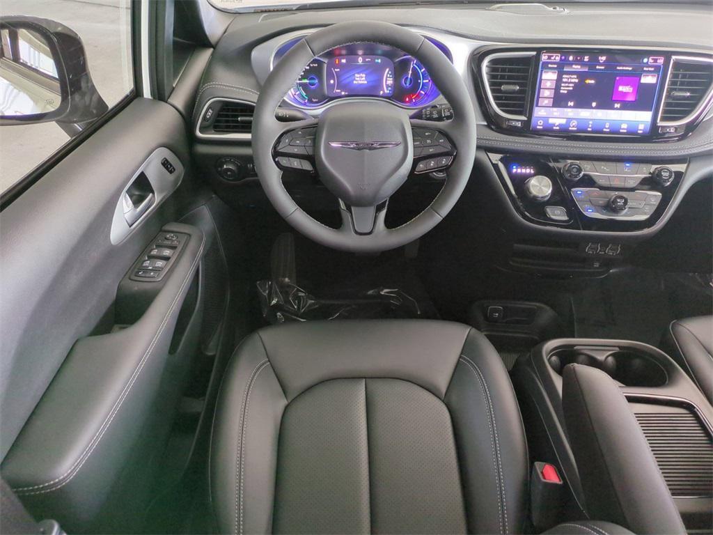 new 2024 Chrysler Pacifica Hybrid car, priced at $42,584