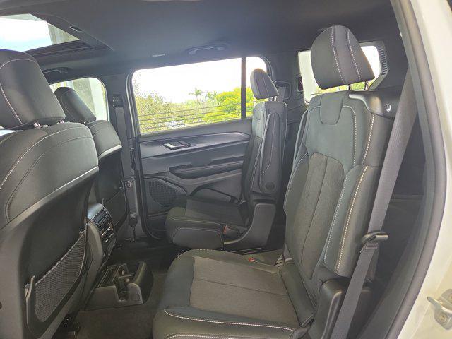 new 2025 Jeep Grand Cherokee L car