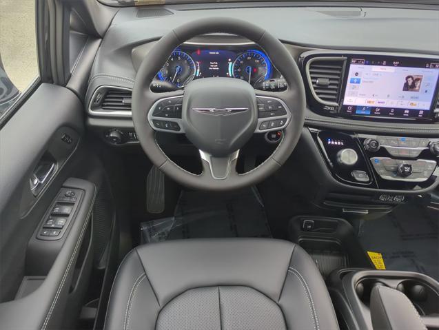 new 2025 Chrysler Pacifica car, priced at $42,425