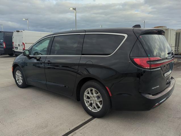 new 2025 Chrysler Pacifica car, priced at $42,425