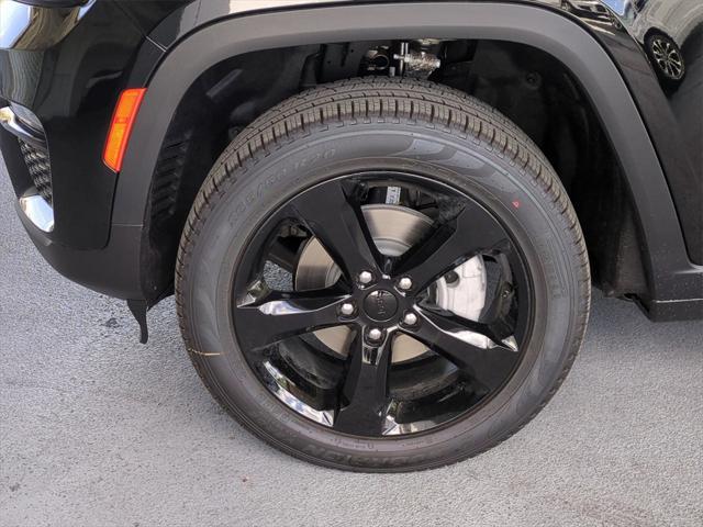 new 2025 Jeep Grand Cherokee car, priced at $41,581