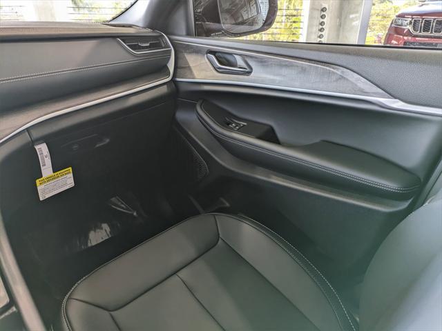 new 2025 Jeep Grand Cherokee car, priced at $40,976