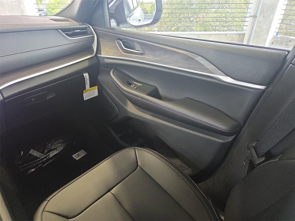 new 2025 Jeep Grand Cherokee car, priced at $36,609