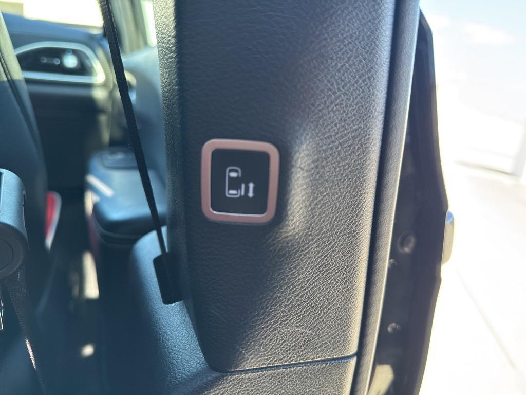 used 2020 Chrysler Pacifica car, priced at $22,068