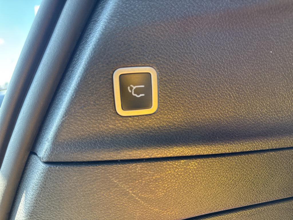 used 2020 Chrysler Pacifica car, priced at $22,068