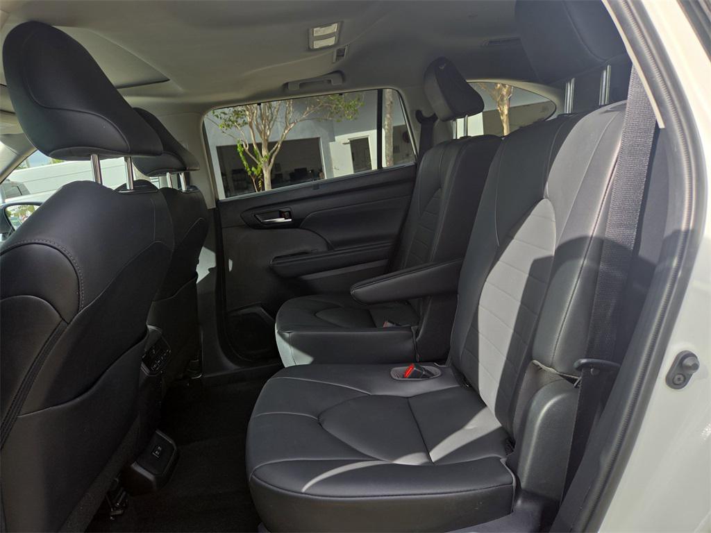 used 2020 Toyota Highlander car, priced at $28,509