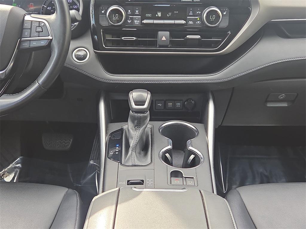 used 2020 Toyota Highlander car, priced at $28,509