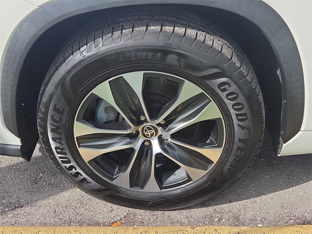 used 2020 Toyota Highlander car, priced at $28,509