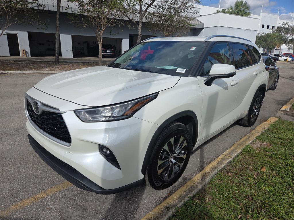 used 2020 Toyota Highlander car, priced at $28,509